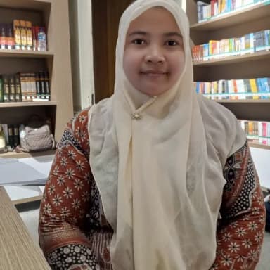 Profil CV Nenden Nursyamsiah Nahumarury