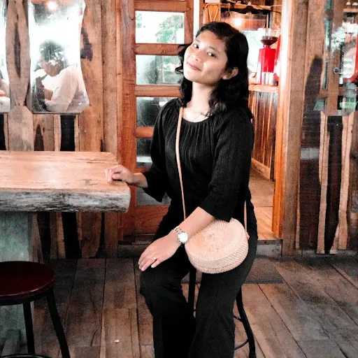 Profil CV Claudya Canniagi Manihuruk