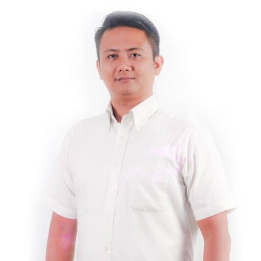 Profil CV Daynis Alfadhila Sandhy - Sebelas Maret
