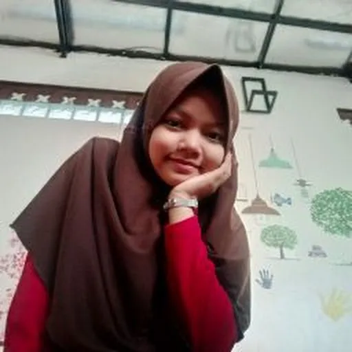 Profil CV Dela Damayanti