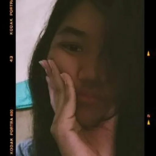Profil CV Divany Kinanti