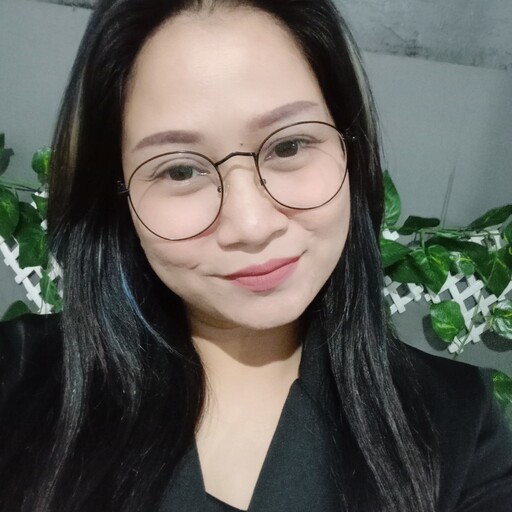 Profil CV Evelin Agustina Wijayanti - Singer