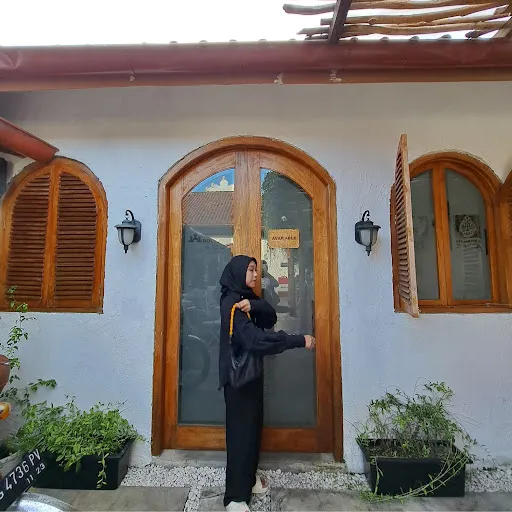 Profil CV Intan Dina