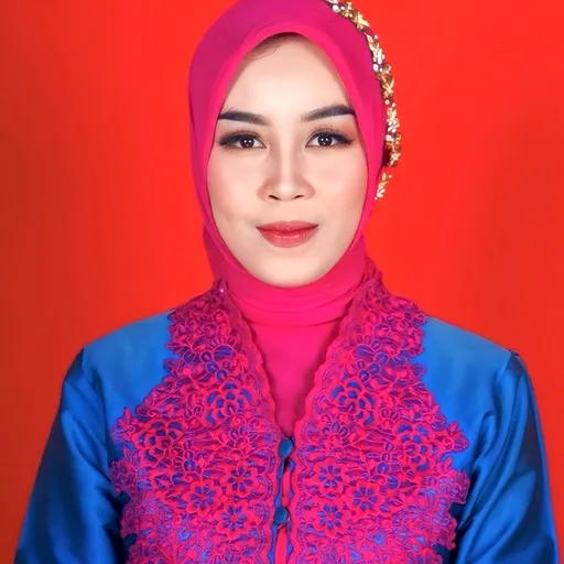 Profil CV Kenia Putri Arie Santy - Sales Counter
