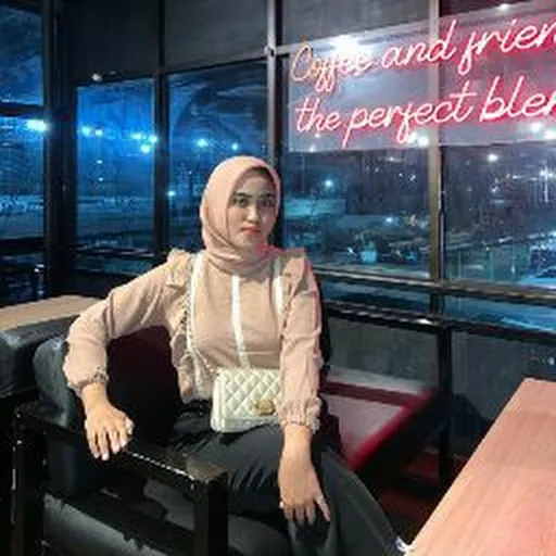 Profil CV Puput Amelia