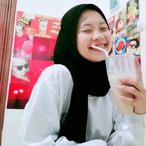 Profil CV Saskia Pratiwi