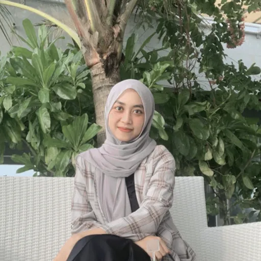 Profil CV Silvia mega annisa
