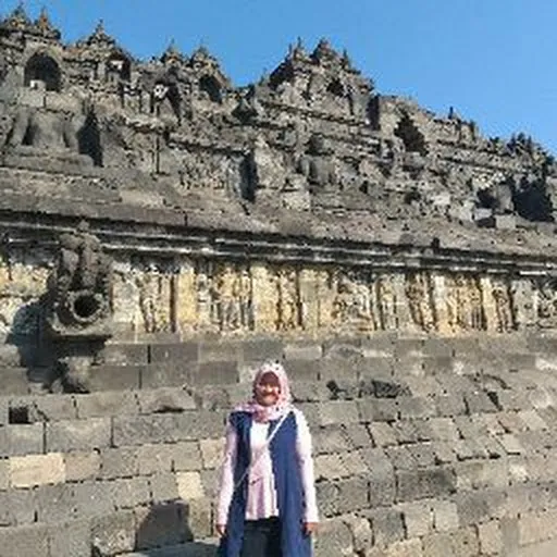 Profil CV Suci Ramadanti