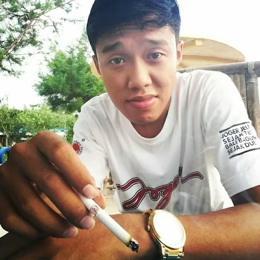 Profil CV yasir arafah